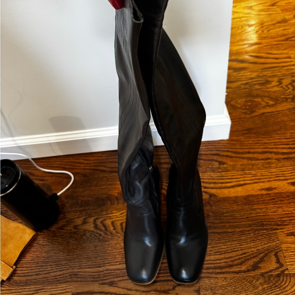Elegant Black Leather Women's Boots